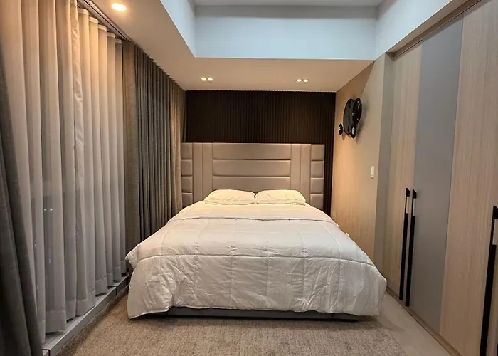 招待所 3 Bedroom Executive With Excellent View Of The Skyline *